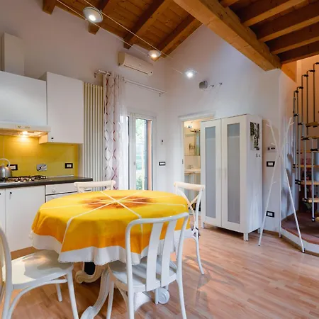 Authentic Relax: 10 Minutes From The Heart Of Town Lejlighed *